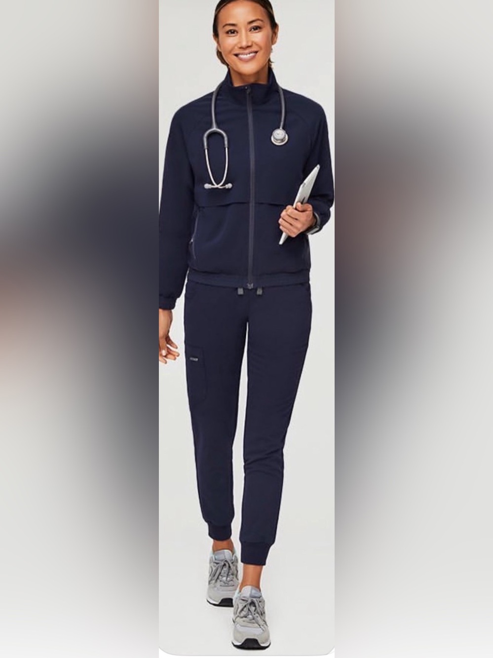 🌺SET Figs Navy XS jacket and small joggers 🌺